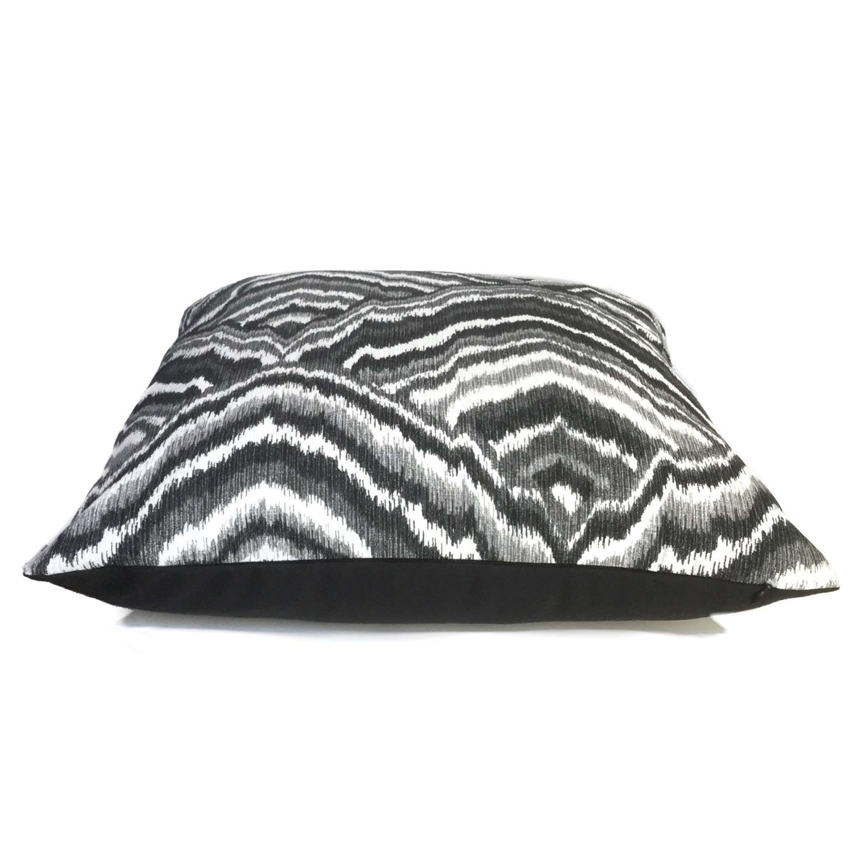 http://www.aloriam.com/cdn/shop/products/modern-black-gray-white-agate-abstract-wave-pattern-pillow-cover-by-aloriam-13564619_1200x1200.jpg?v=1571439464