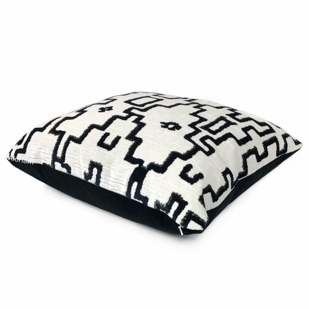 Santa Fe Black White Southwest Velvet Pillow Cover - Aloriam